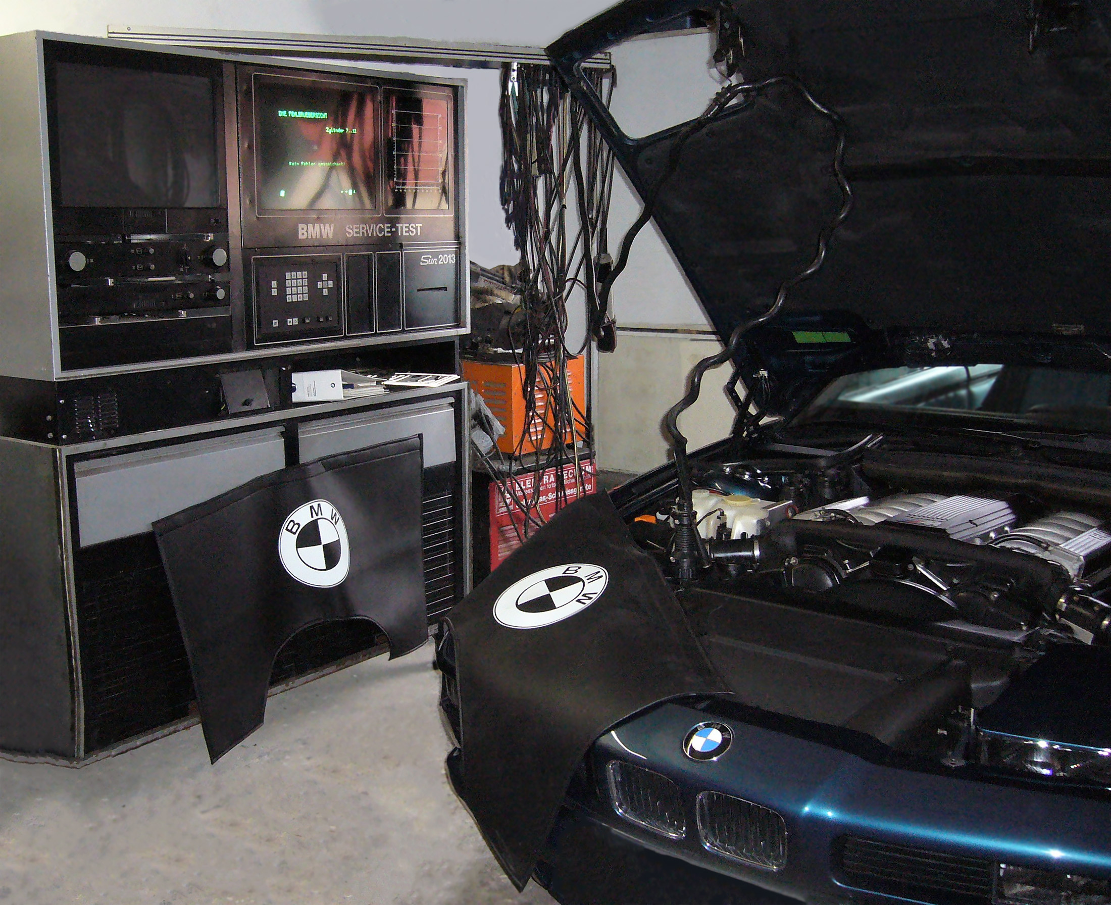 BMW Service Test Sun 2013 diagnostic system interior view showing connectors and hardware for BMW ADS diagnostic protocol