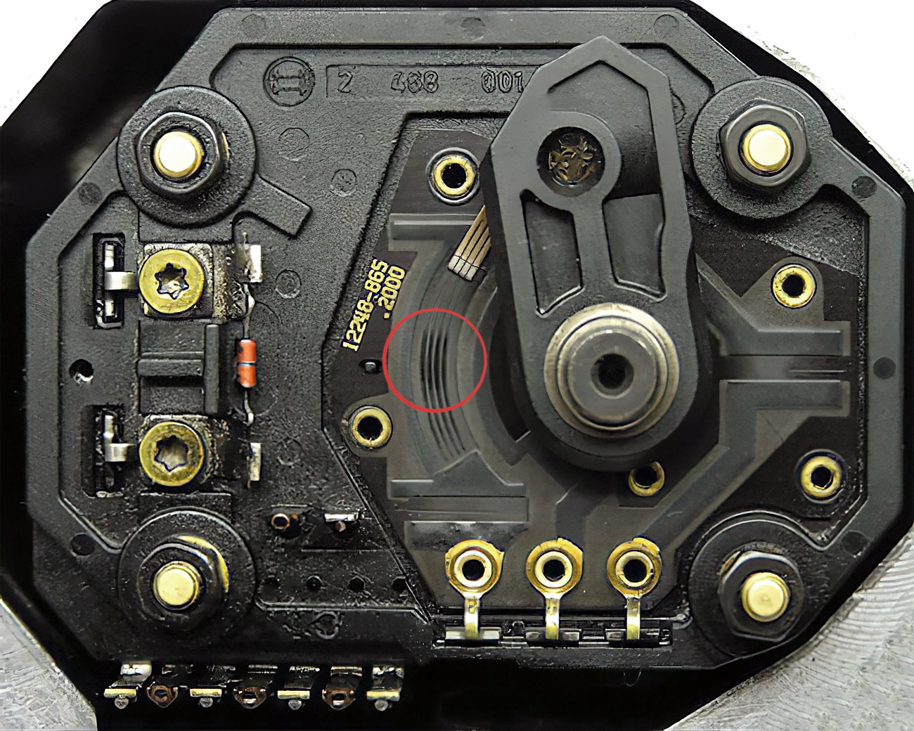 Disassembled M51 injection pump potentiometer head showing worn resistive track wear – the root cause of idle fluctuation