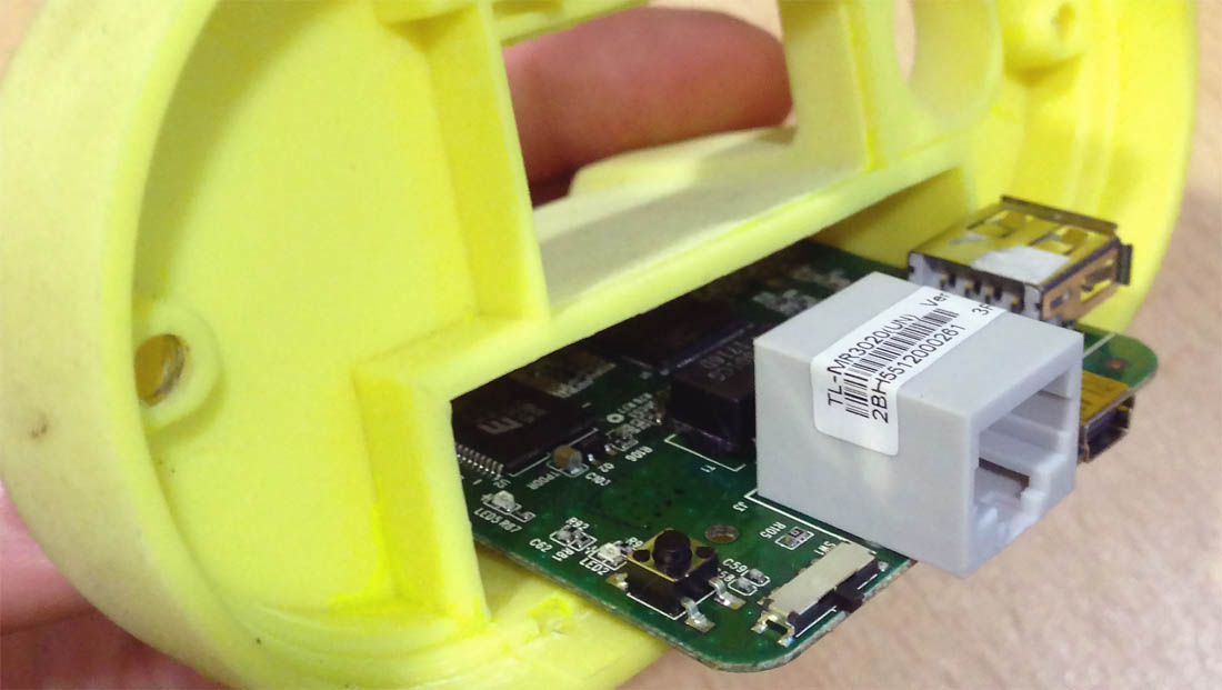 TL-MR3020 circuit board extracted